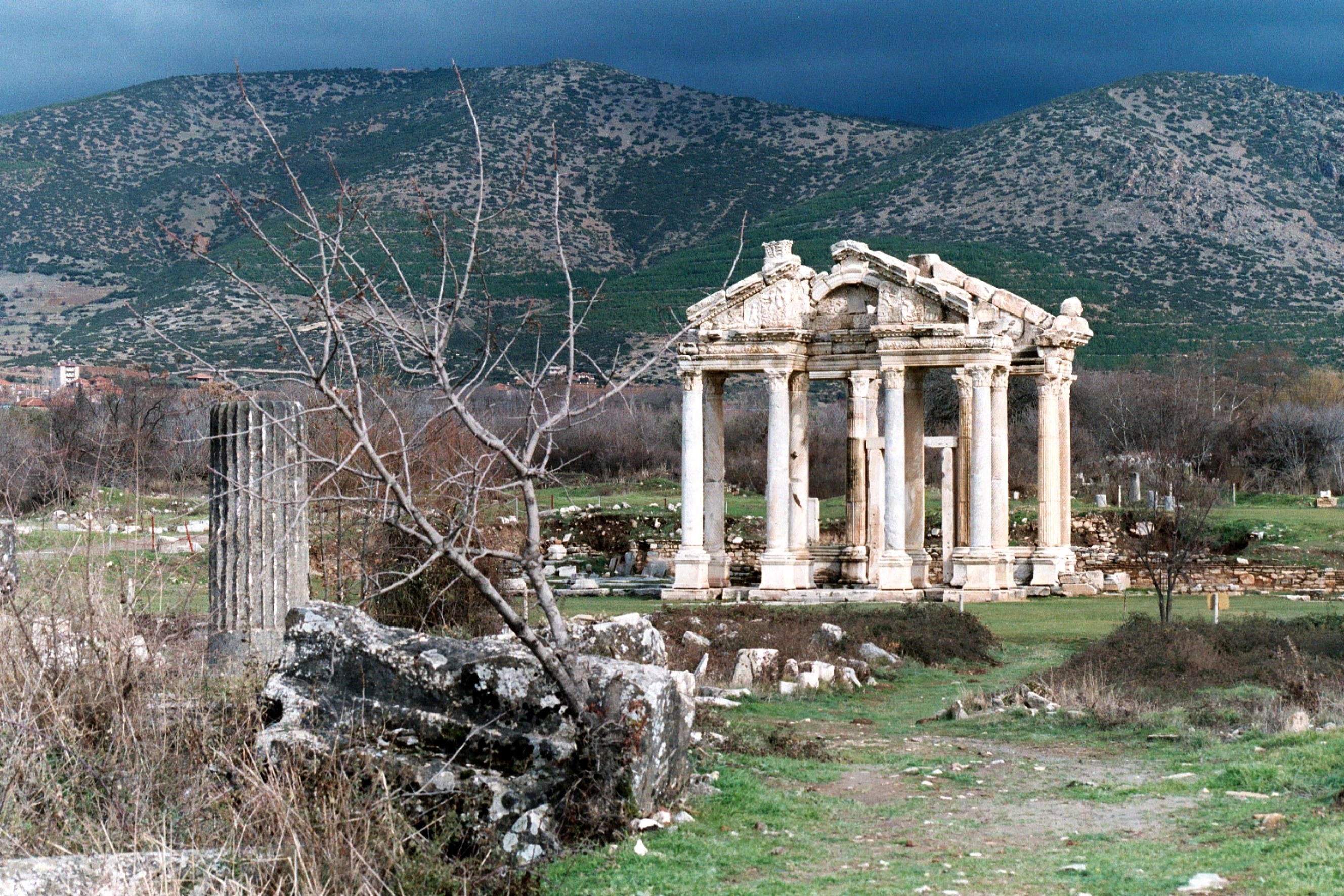 Afrodisias Antik Kenti: Tetrapylon, Stadyum ve Müze Gezi Rehberi