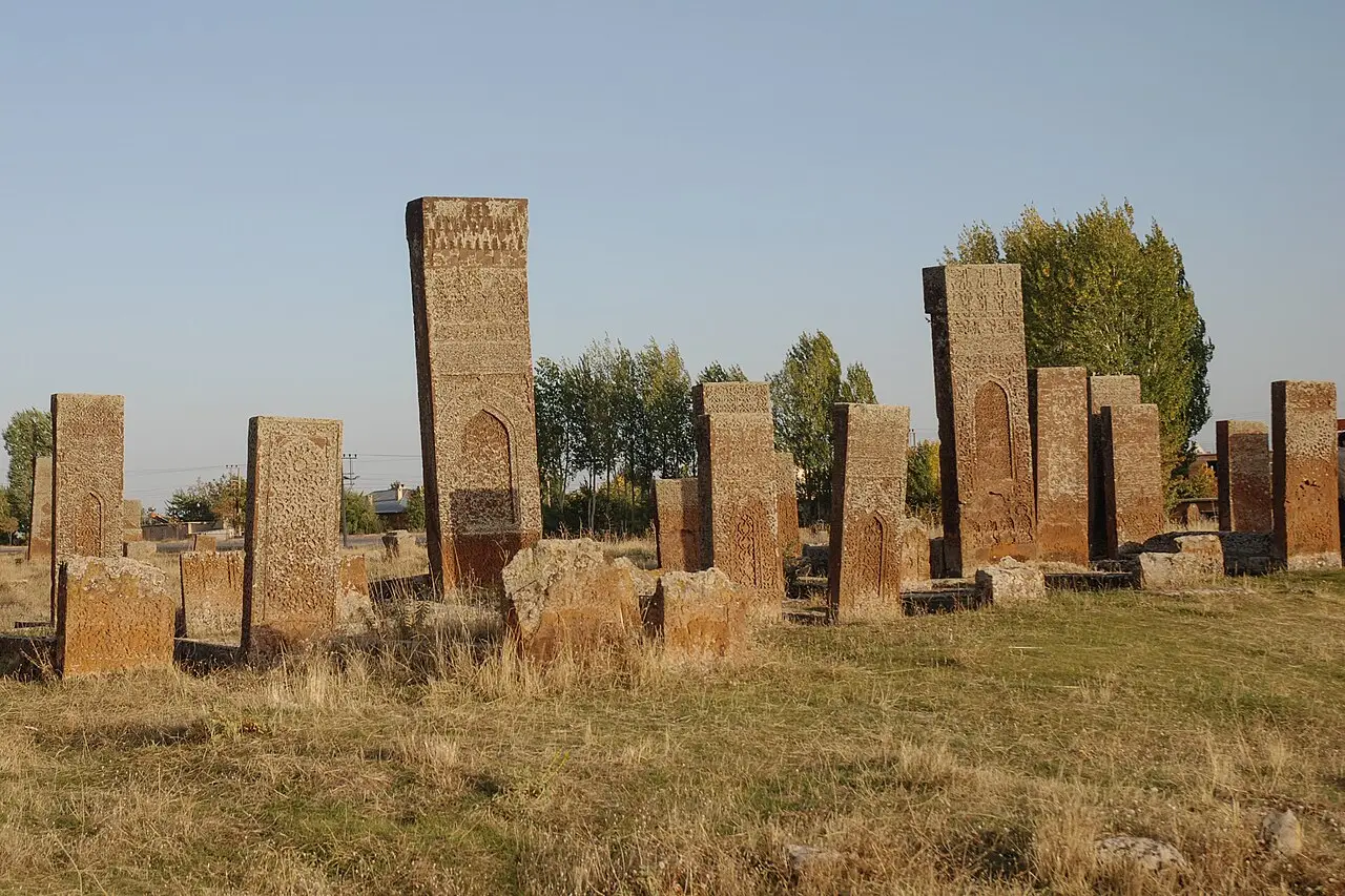 Ahlat Gezilecek Yerler: Selçuklu Mezarlığı ve Bir Günlük Gezi