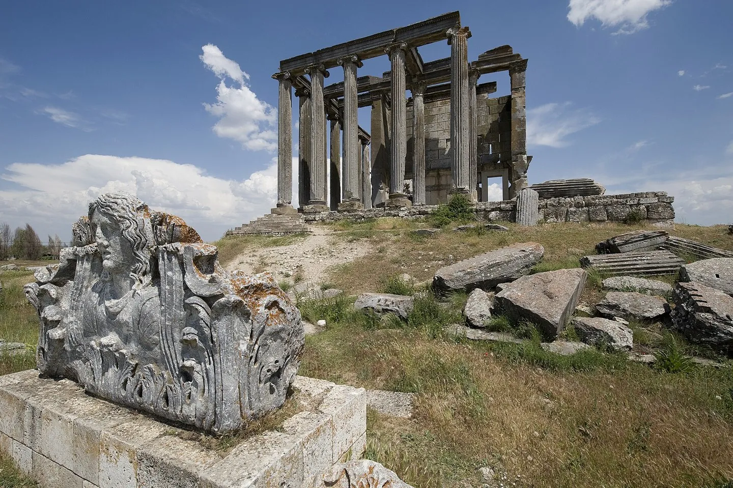 Aizanoi Gezi Rehberi: Zeus Tapınağı, Çavdarhisar Gezilecek Yerler