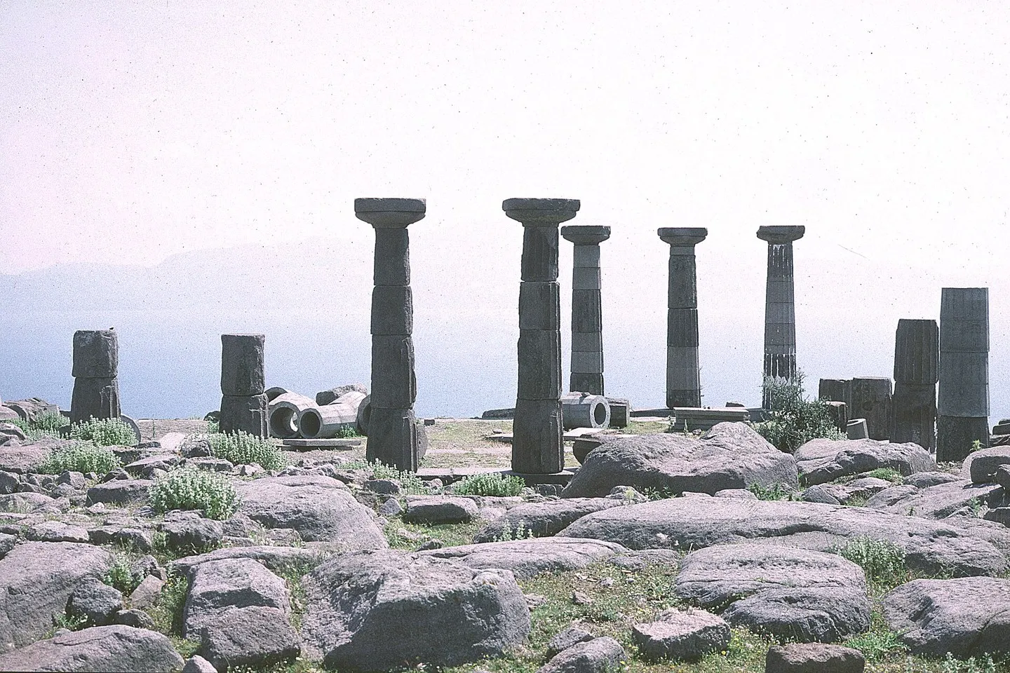 Assos Gezi Rehberi: Athena Tapınağı, Behramkale ve Liman Gezileri