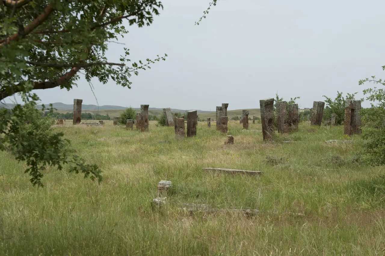 Bitlis Gezilecek Yerler: Taş kent, Ahlat ve Van Gölü