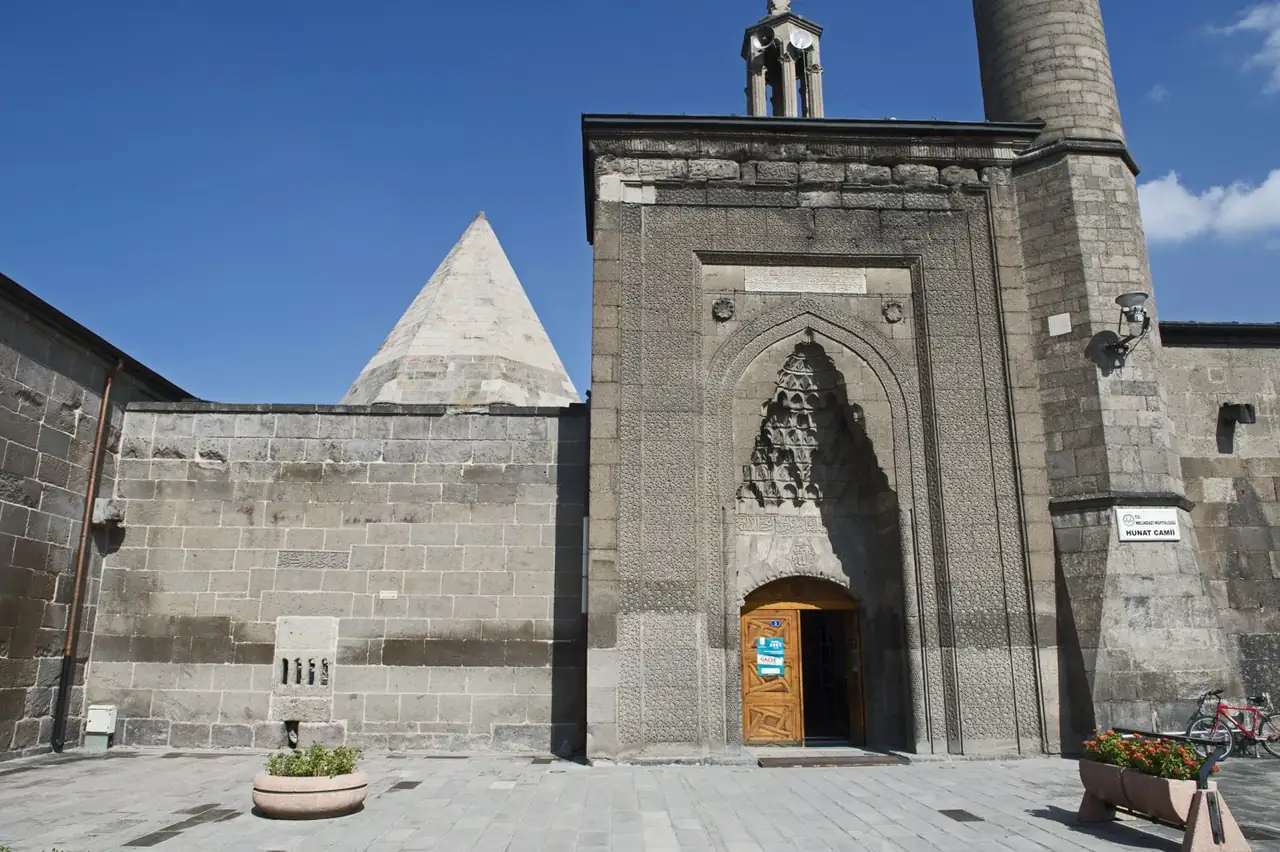 Kayseri Gezilecek Yerler: Erciyes'in eteğinde kent gezisi