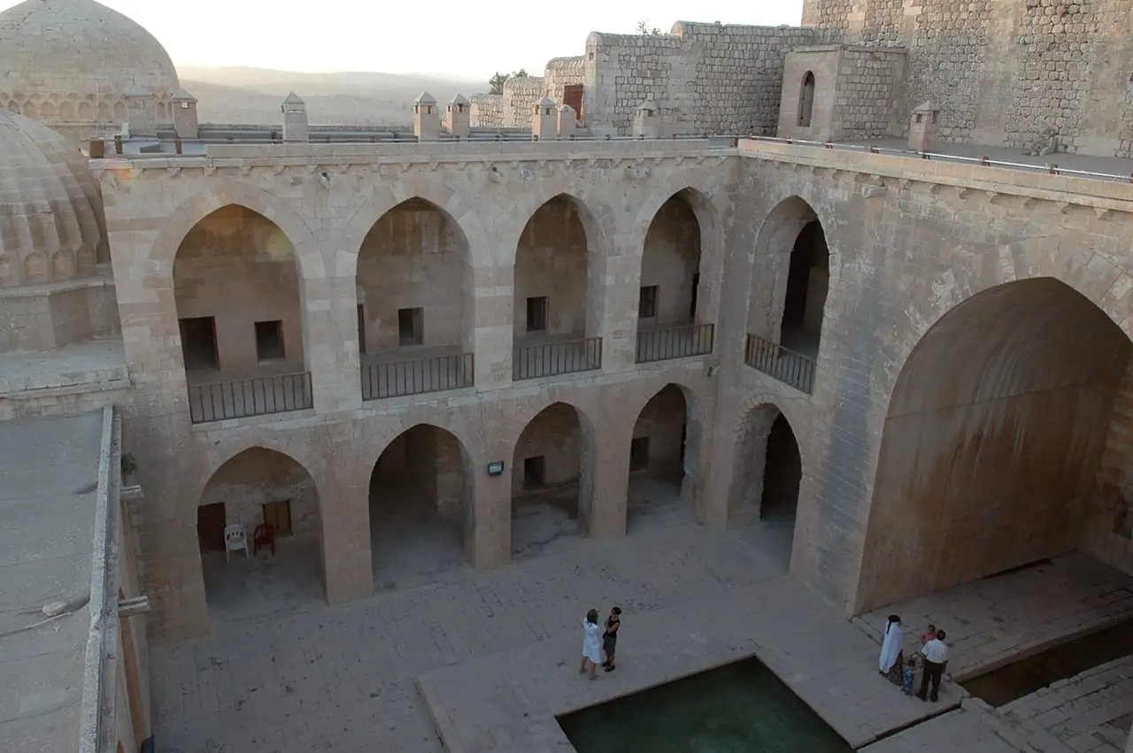 Mardin Gezilecek Yerler: Taş sokaklar ve ilçe rotaları