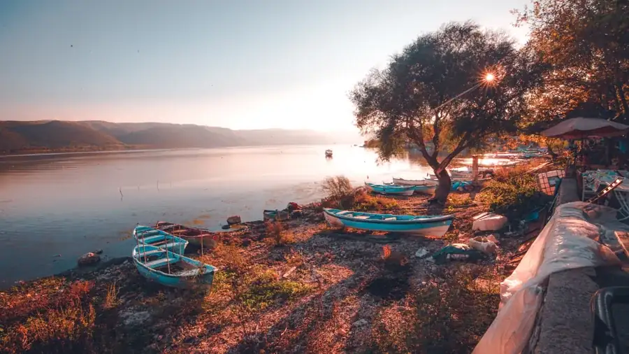 Gölyazı Bir Günlük Gezi: Göl Kıyısı, Sokaklar ve Tarih