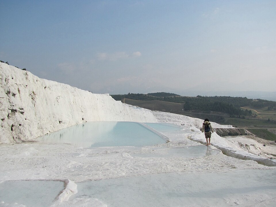 Pamukkale Travertenleri ve Hierapolis: Gezi Planı ve Ziyaret Rehberi
